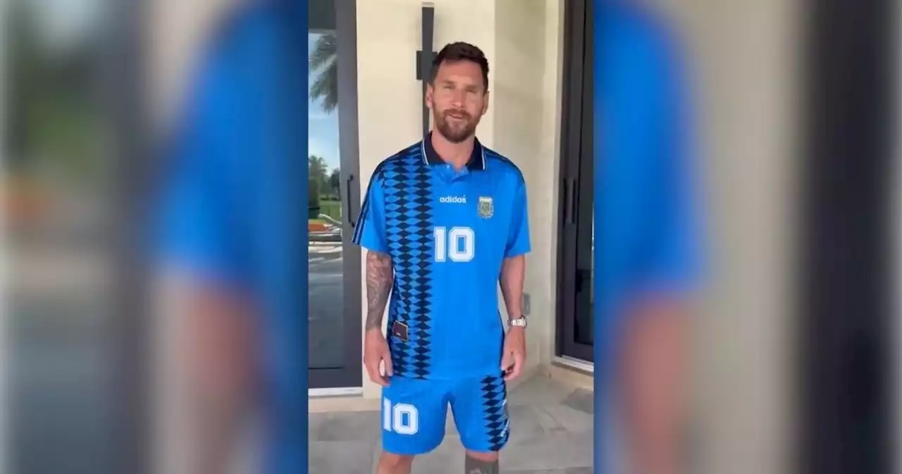 Messi y un lindo posteo, luciendo una camiseta histórica de Maradona