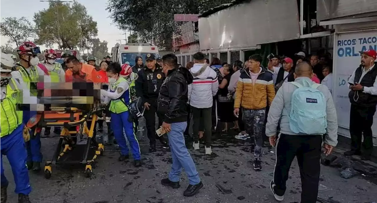 Auto se sube a banqueta y atropella a una persona tras choque múltiple a la altura del Metro Tepalcates; reportan 1 muerto | El Universal