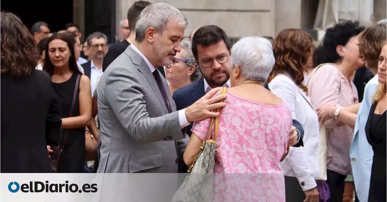 Generalitat y Ayuntamiento de Barcelona participan en un minuto de silencio para condenar el asesinato de una mujer de 29 años