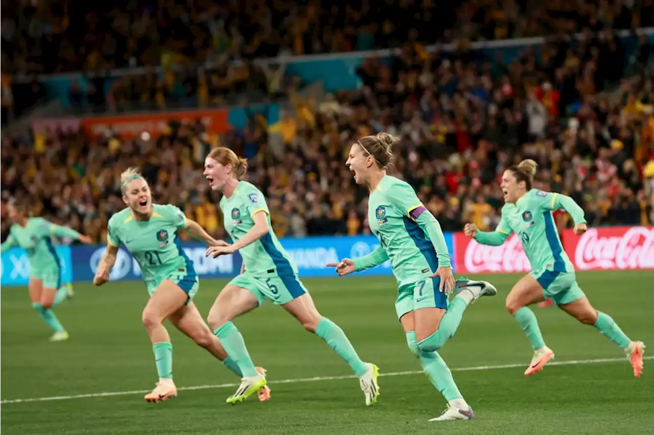 Australia crushes Canada 4-0 to reach WWC knockouts