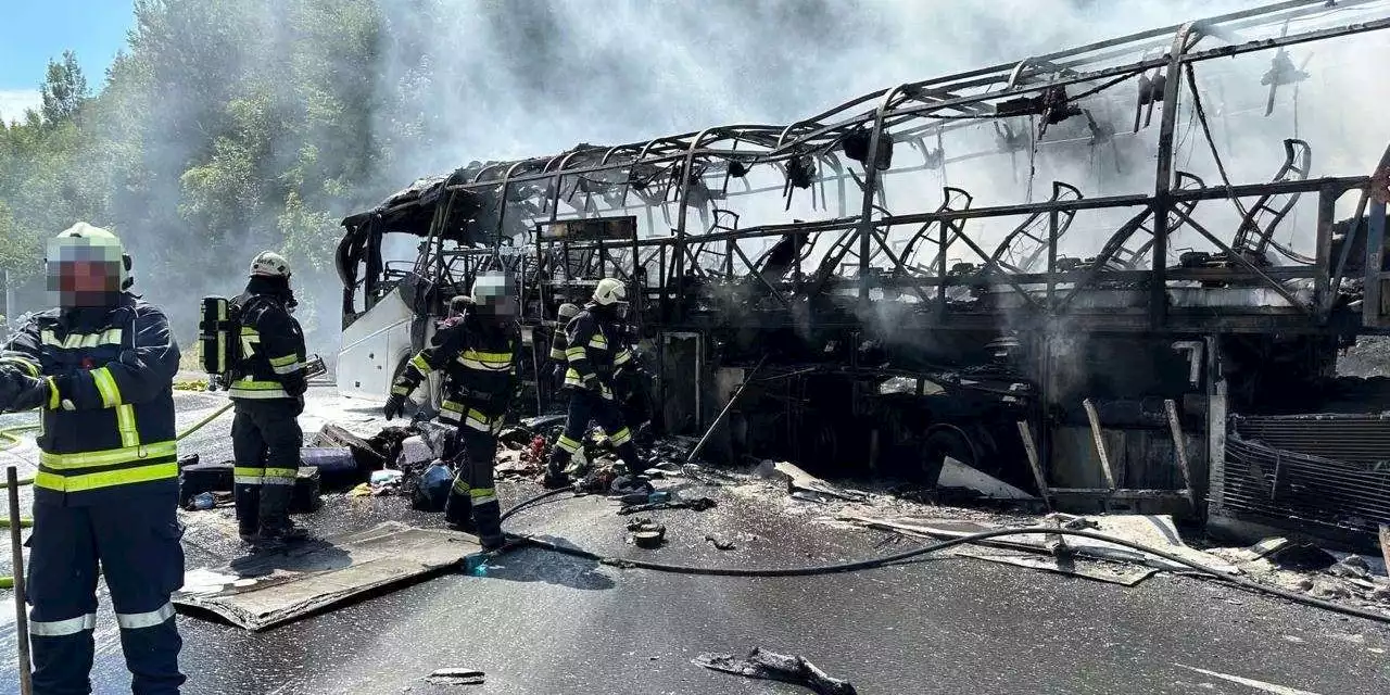 Reisebus auf der A21 in Flammen – Autobahn gesperrt