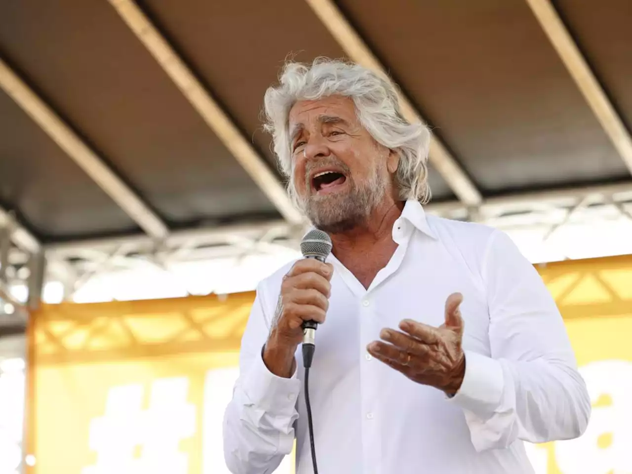 La sinistra evoca l'autunno caldo. E rispunta Grillo: 'Il governo lotta contro i poveri'