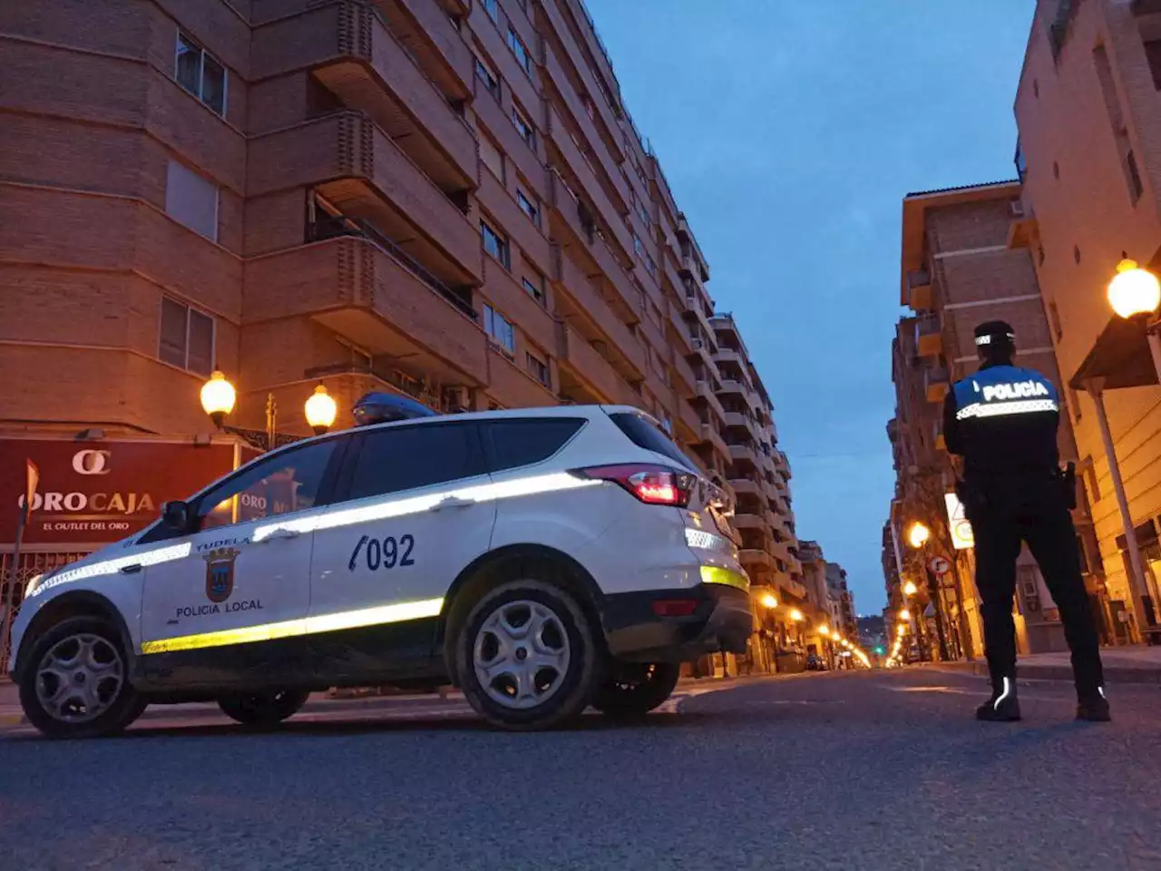 Circula sin seguro y golpea con el retrovisor al agente que le dio el alto en Tudela