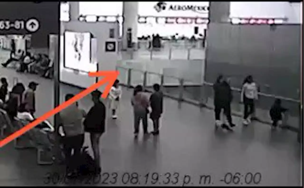 VIDEO | Truena barandal de vidrio en la terminal 2 del AICM y lesiona a 3