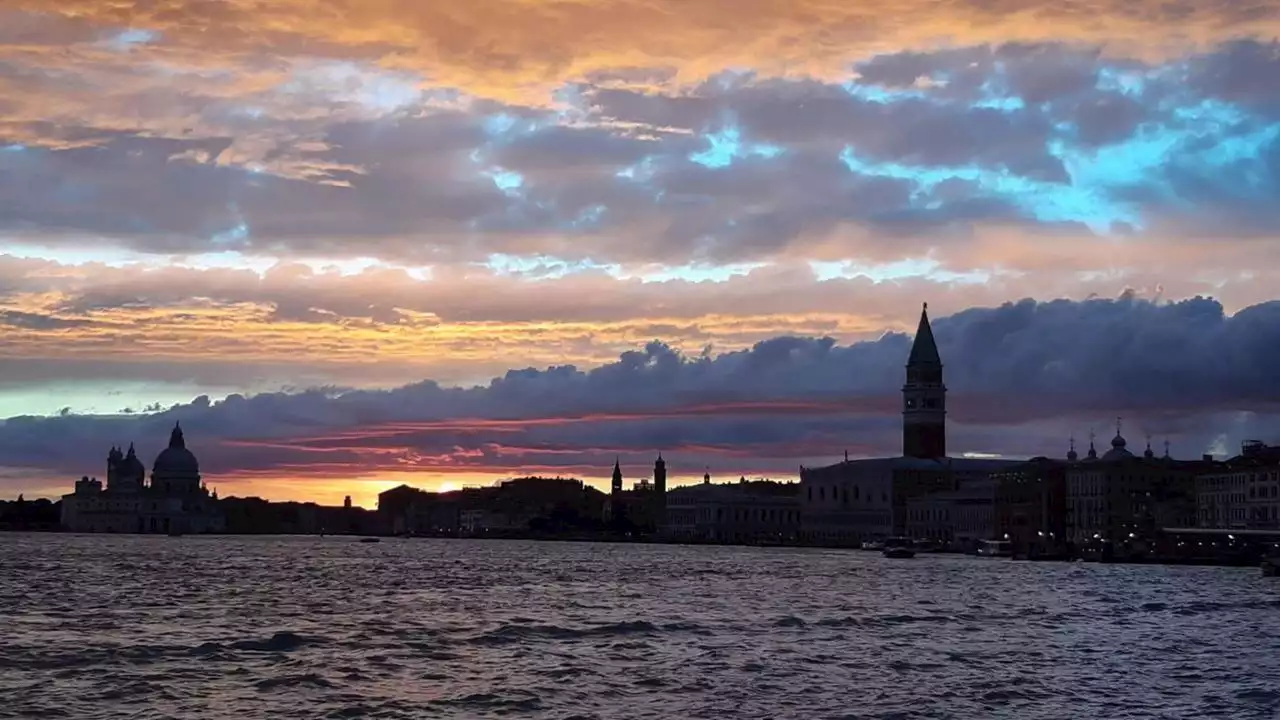 Venezia, l’allarme dell’Unesco: “Danni irreversibili tra turismo e cambiamenti climatici, deve essere inserita nella lista del patrimonio mondiale in pericolo”