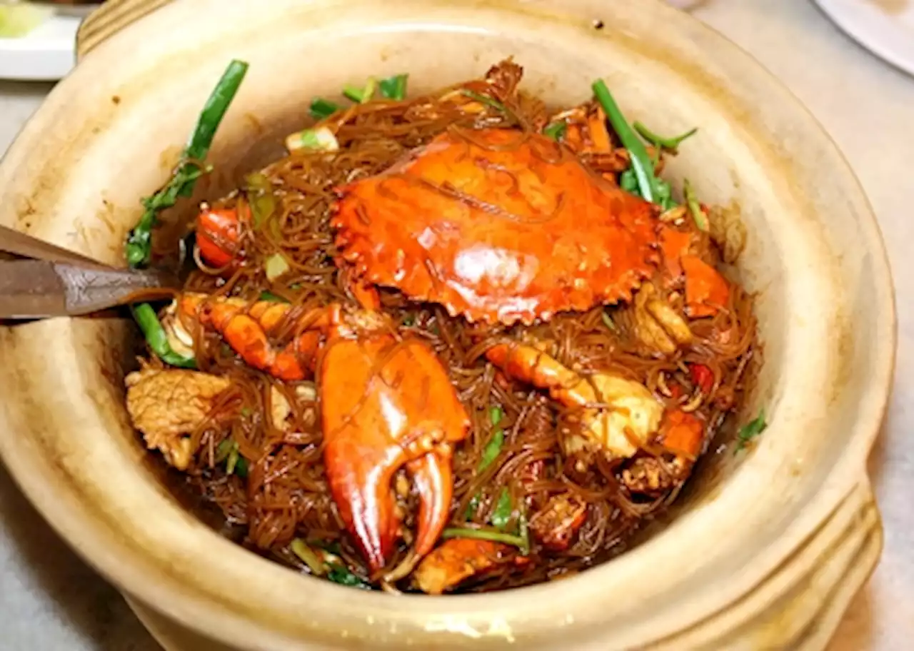 In the mood for crabs? Pop over to Pandan Jaya's Hong Kee Seafood Restaurant to crack some claws