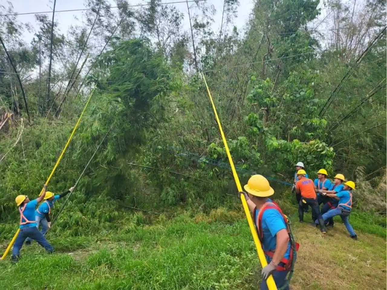 Meralco deploys crew to restore power in Ilocos Norte