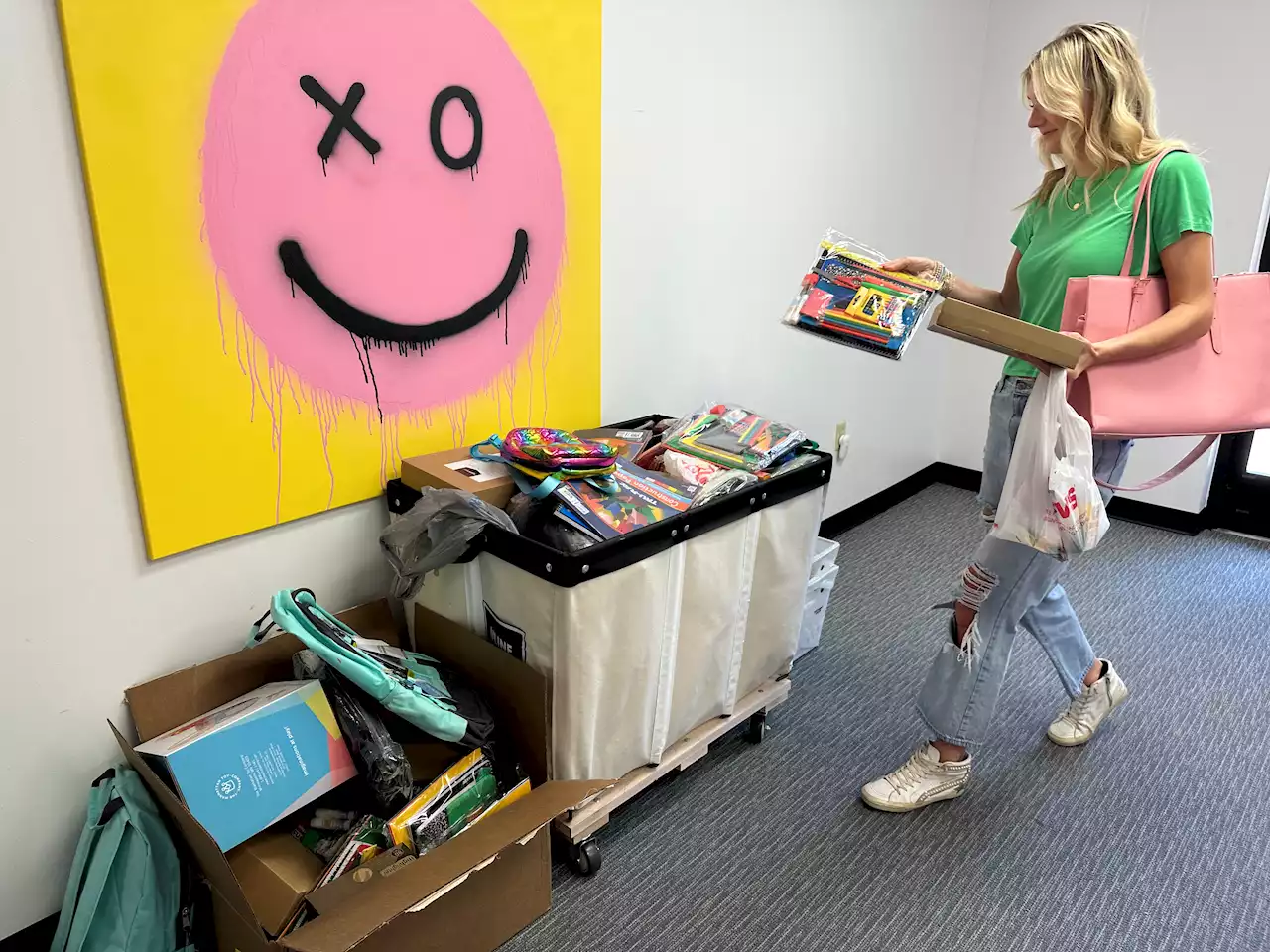 Women-owned business donates hundreds of school supplies to Dallas women's shelter