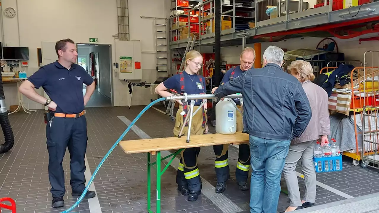 Hartenholm: Auch Dienstag gibt Feuerwehr Trinkwasser aus