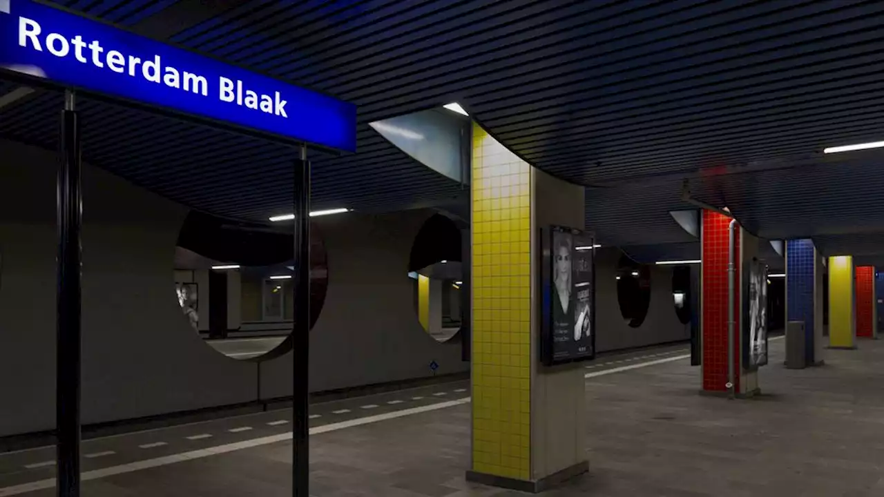 Station Blaak dicht: houten balken onder spoor gekrompen door urine