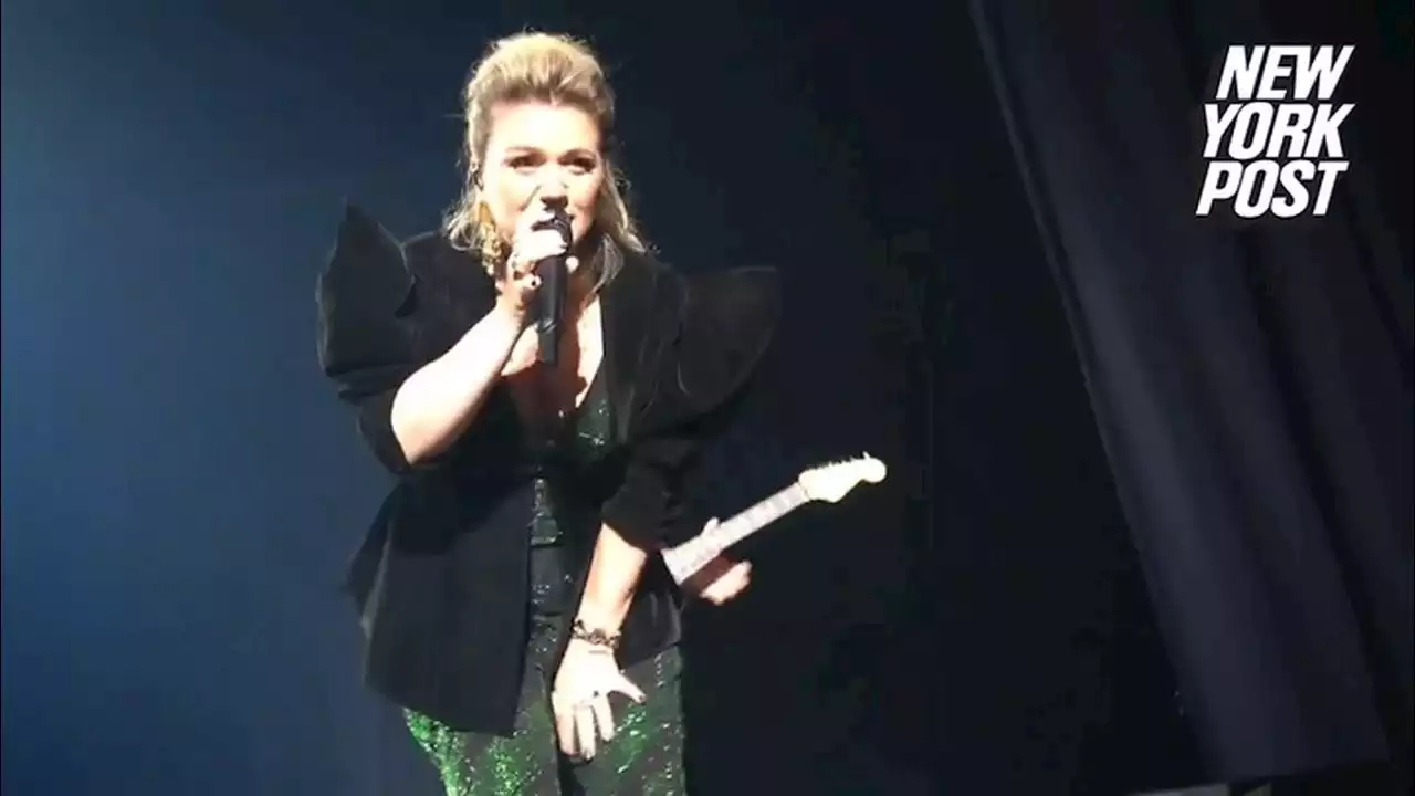 Kelly Clarkson has NSFW reaction to female fan’s ‘hall pass’ sign during Las Vegas residency