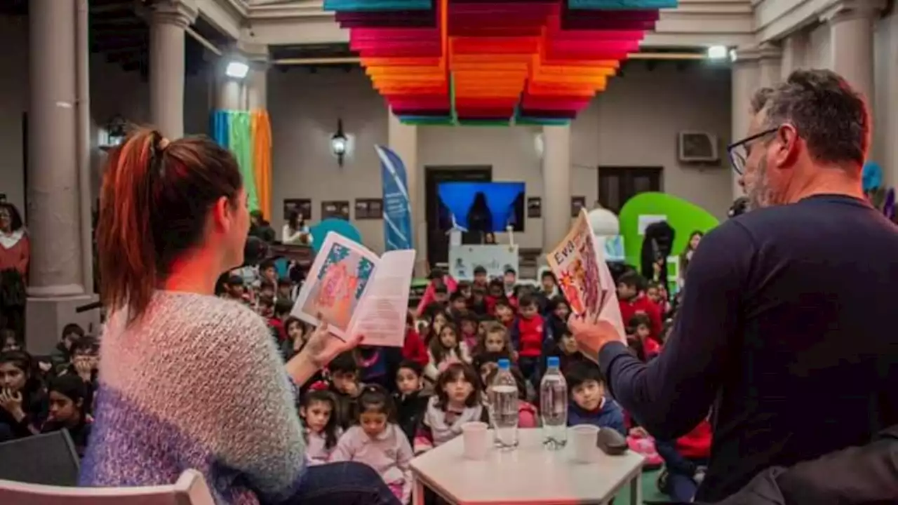 'Eva vestida de Azul', un libro de cuentos para reconocer infancias diversas | La literatura, aliada de la ESI