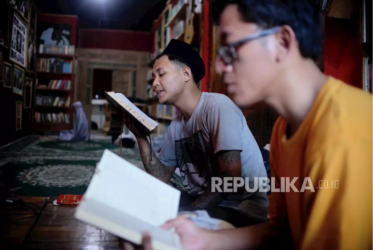 Enam Masa Penciptaan Alam Semesta dalam Perspektif Alquran dan Sains |Republika Online