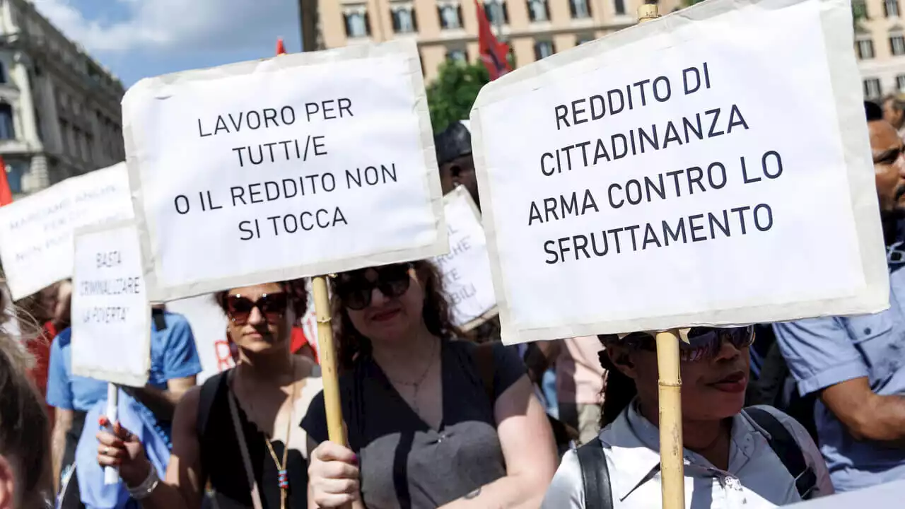 Cosa succede dopo lo stop al reddito di cittadinanza per migliaia di famiglie