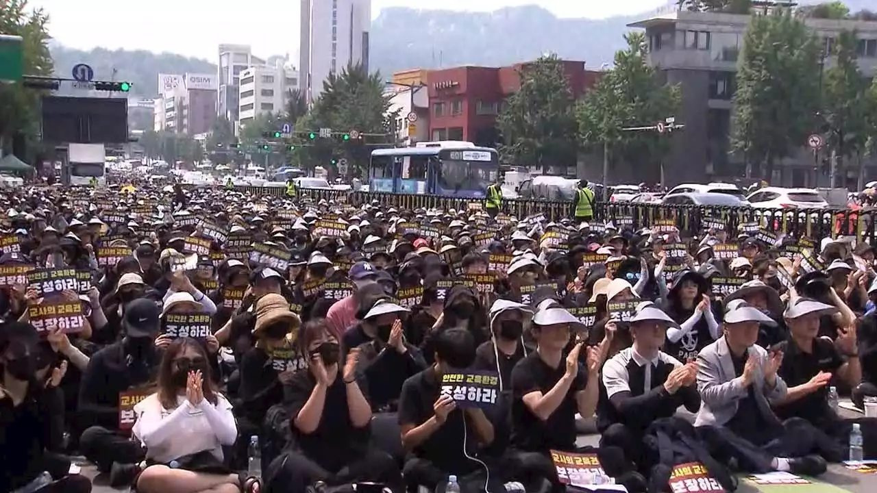 특수교사 '맞는 게 일상…설리번도 한국에선 아동학대'