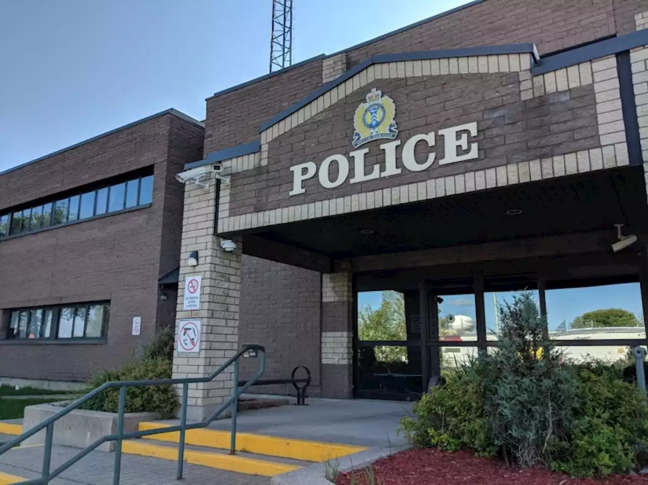 Downtown employee assaulted, threatened: Sault police