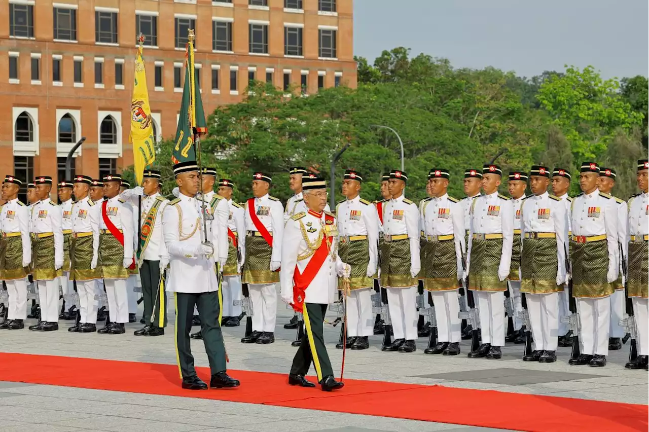 King and Queen extend Warriors' Day greetings to police and Armed Forces