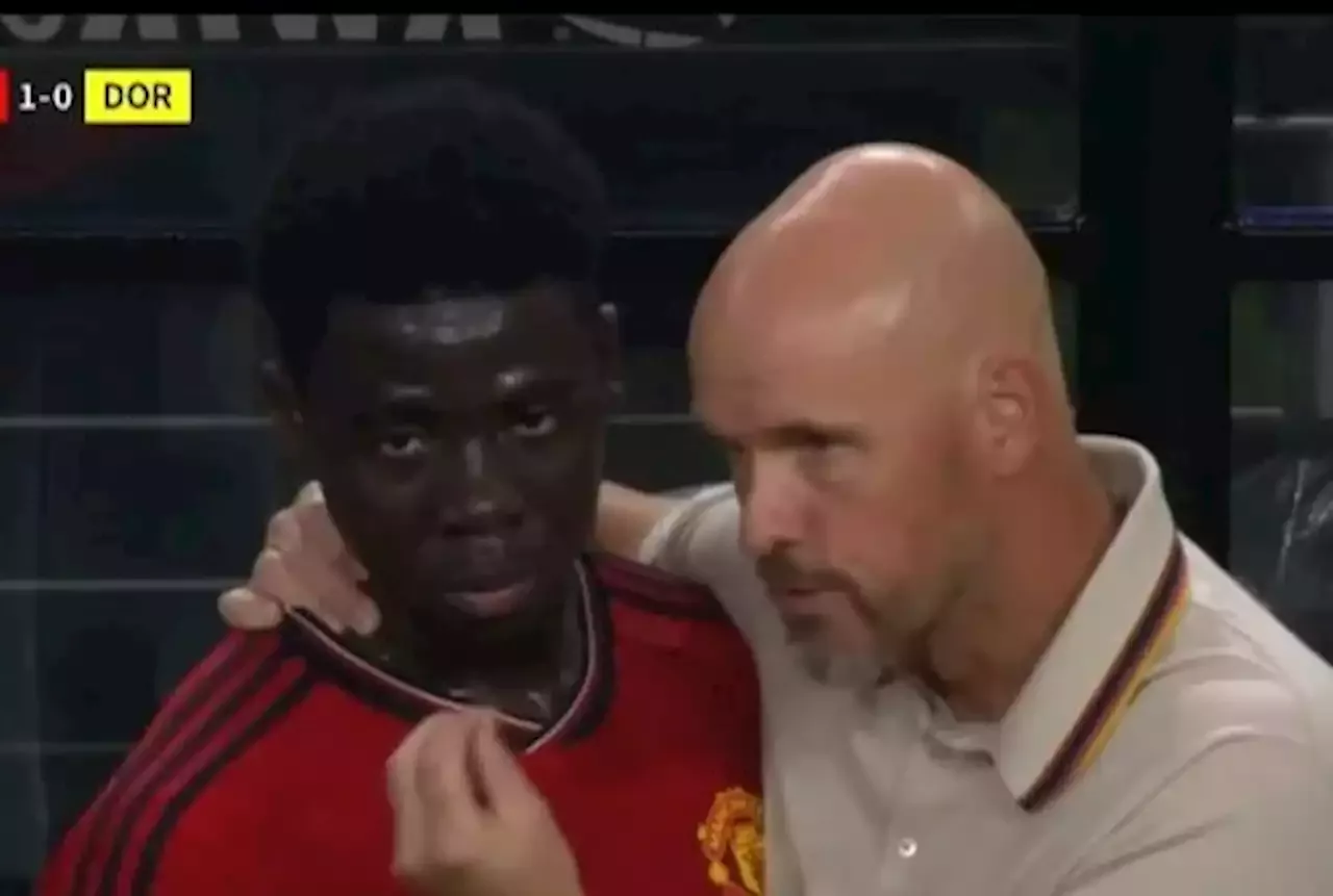 Erik Ten Hag Has A Chat With Omari Forson After Substituting Him In ...