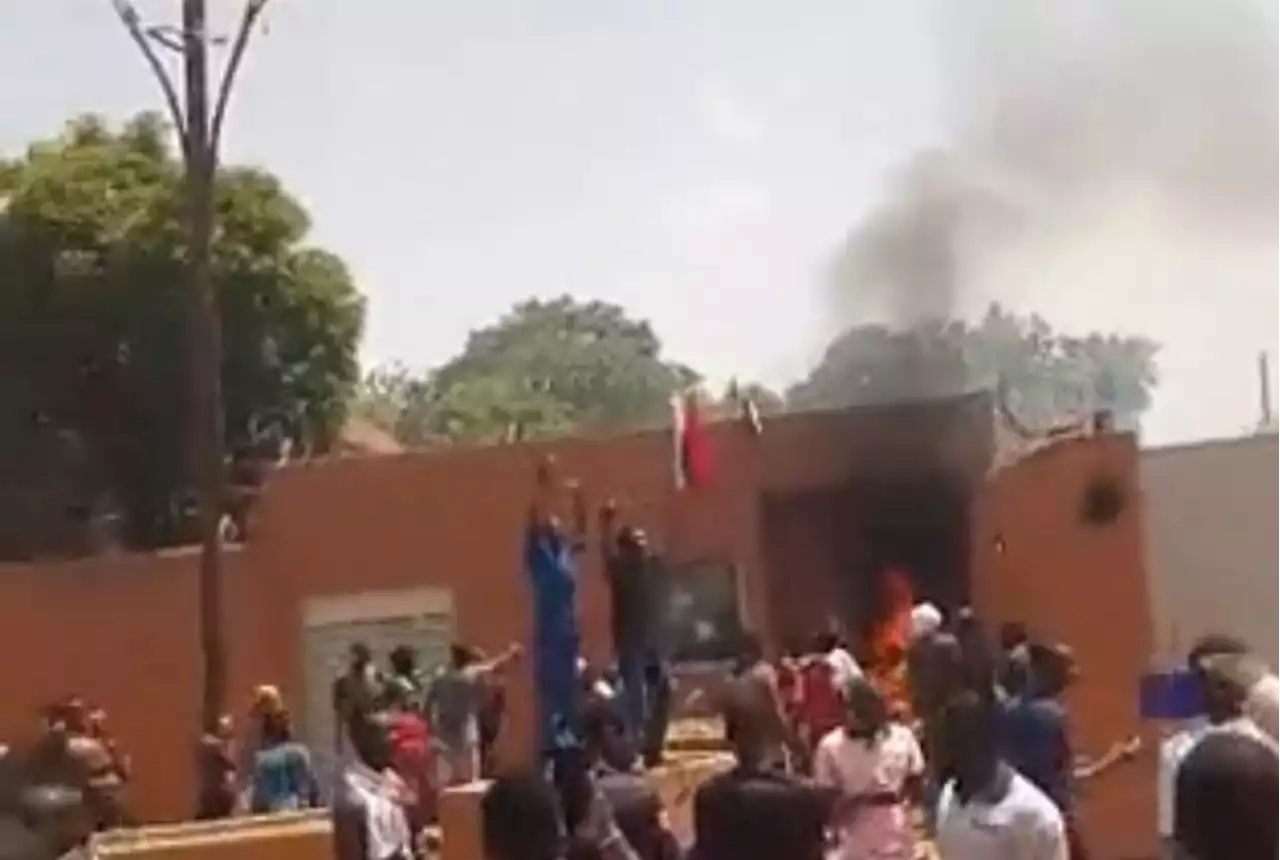 Protesters attack French embassy in Niger | TheCable