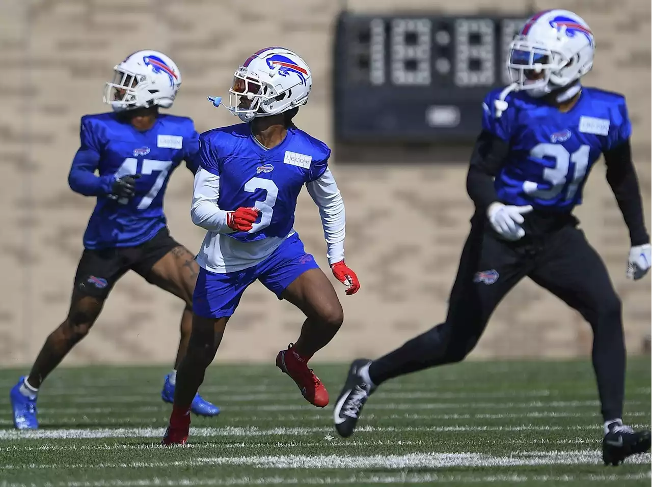 Damar Hamlin puts aside fear and practices in pads for the first time since cardiac arrest