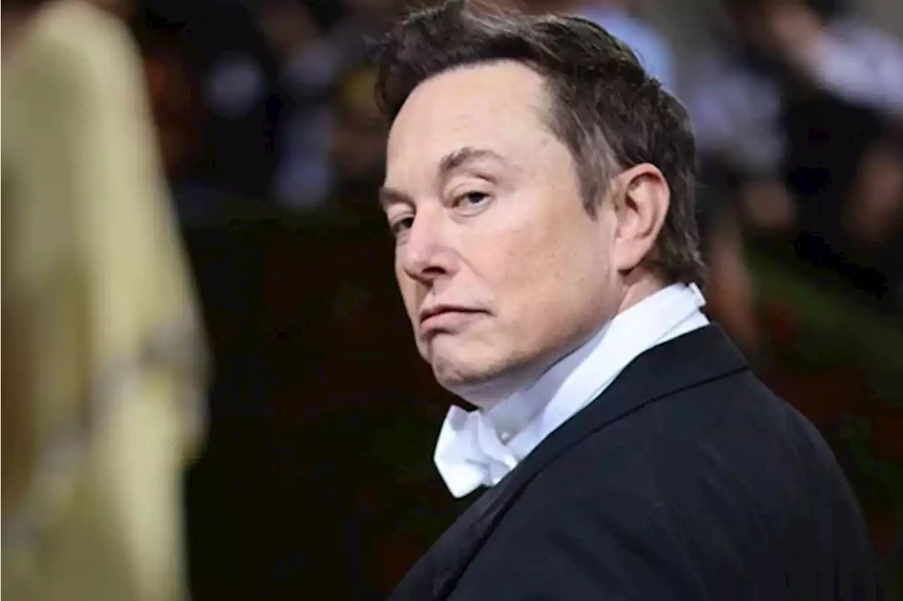 Elon Musk aproveita caso de Bronny James e reforça fake news contra vacina