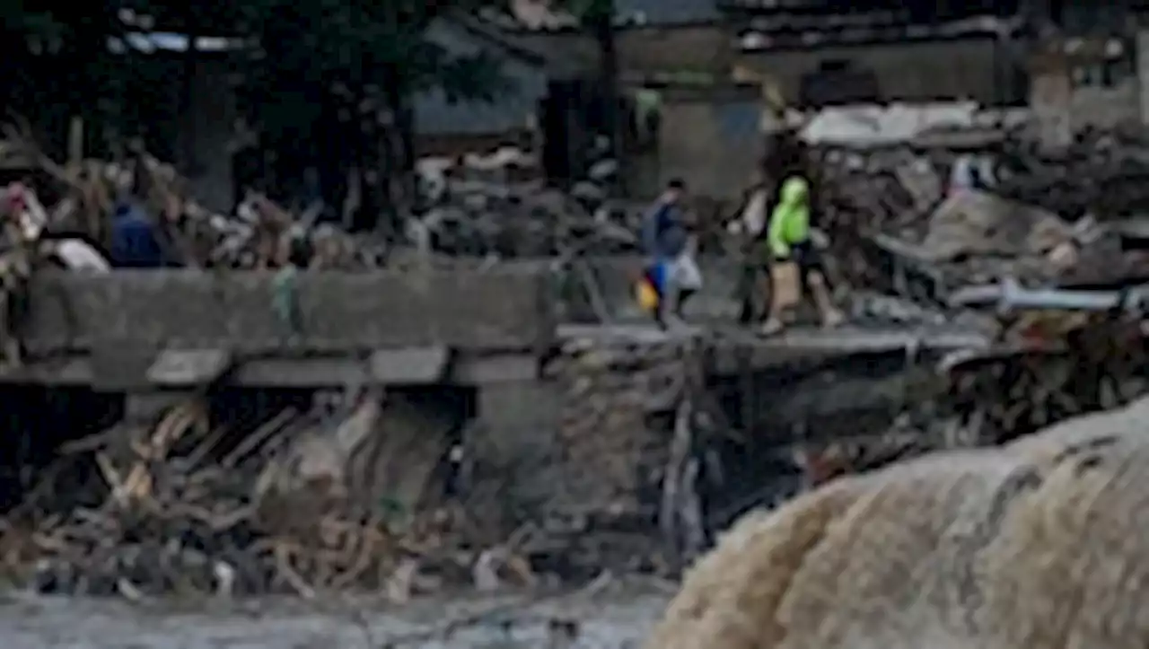 Severe floods hit typhoon-damaged Beijing