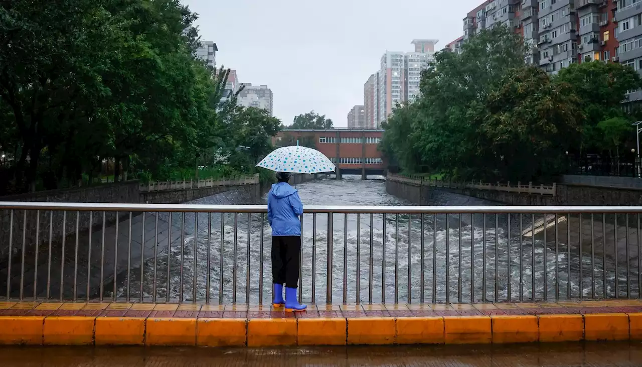 Dos fallecidos y 100.000 evacuados tras fuertes lluvias en China