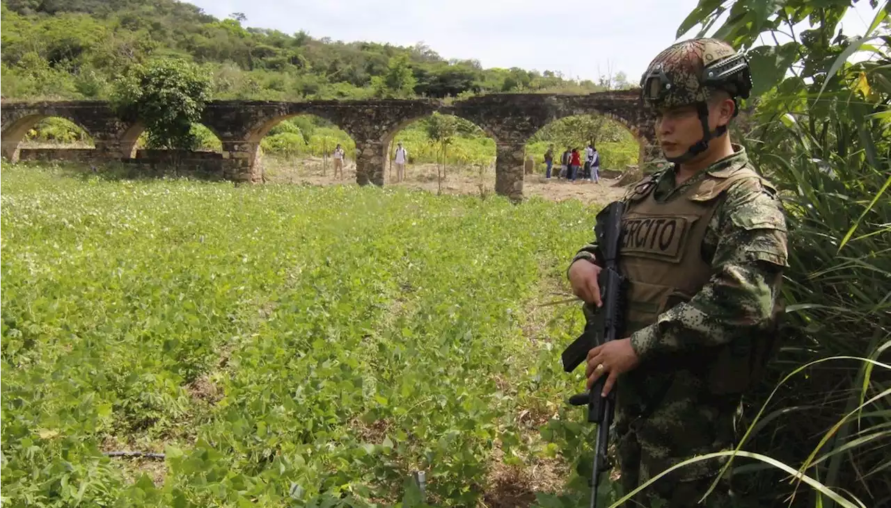 Ejército colombiano destruyó artefacto explosivo encontrado cerca de una escuela