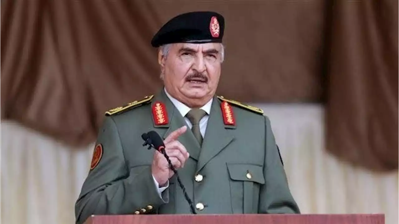 حفتر يطالب بلجنة عليا توزع إيرادات النفط بطريقة عادلة