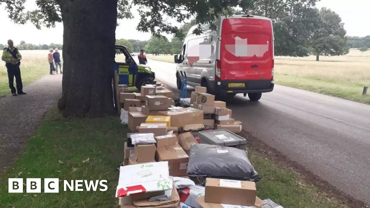 Richmond Park: Parcels collected after police seize van