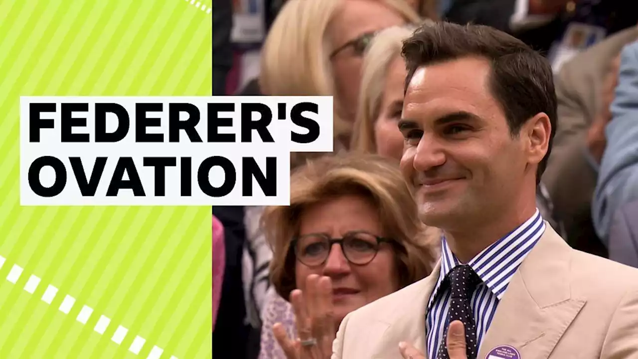 Federer receives guard of honour on Centre Court