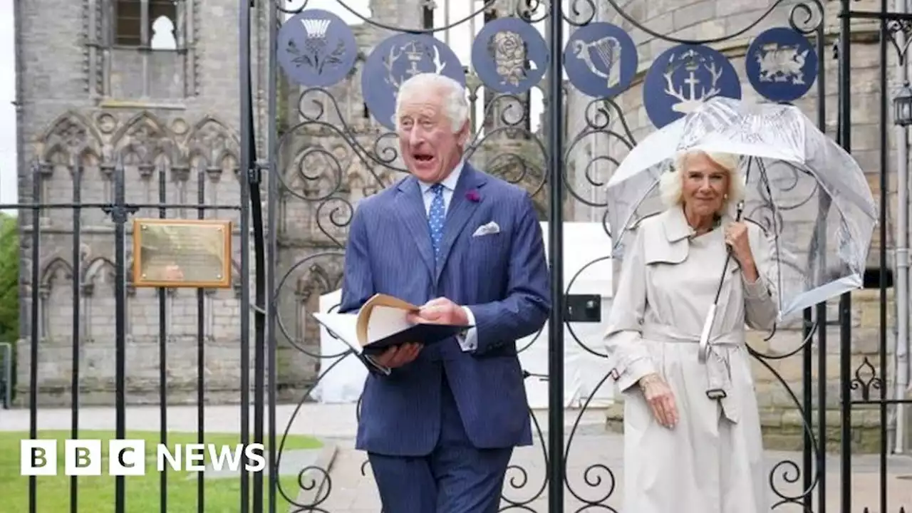 King and Queen to host Holyroodhouse garden party