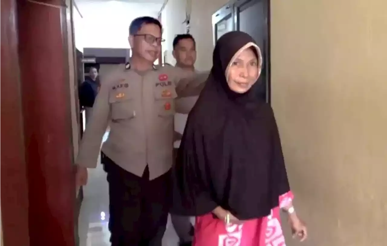 Viral, Emak-emak Berkerudung Dibekuk Massa karena Mencopet