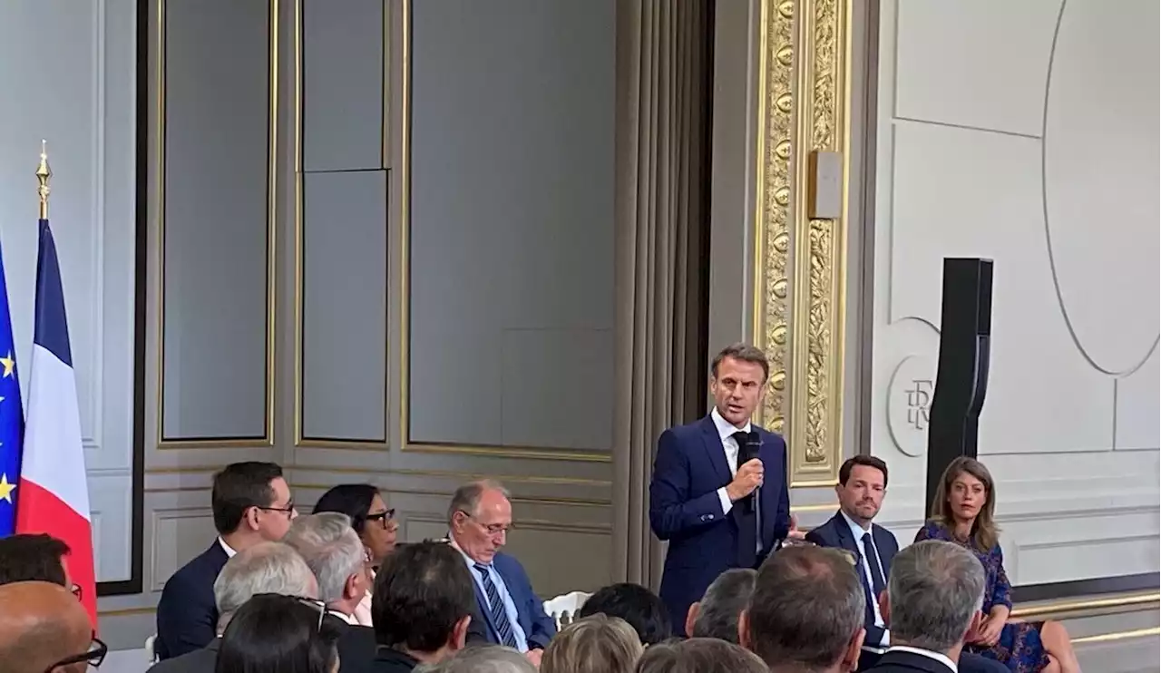 EN DIRECT - Violences urbaines: Emmanuel Macron estime que 'le pic est passé'