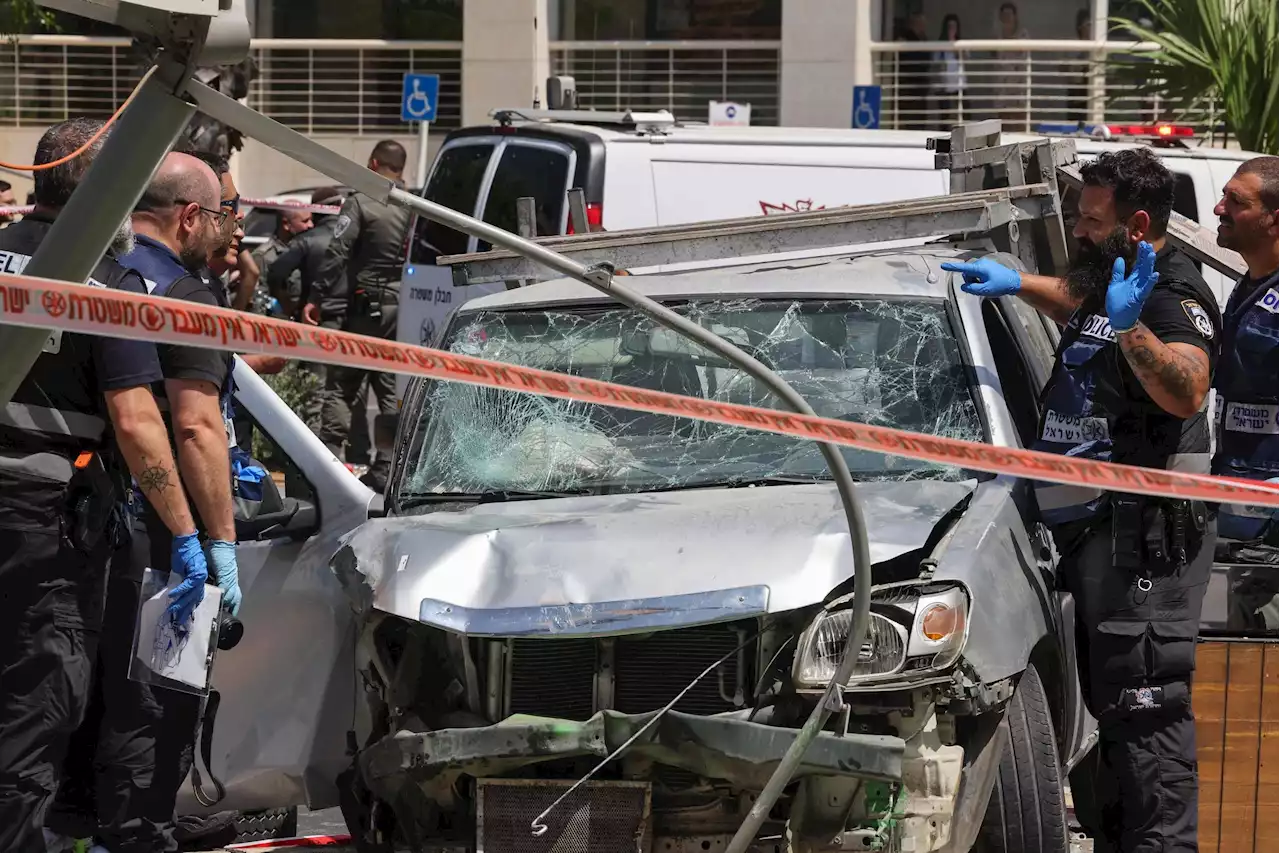 Palestinian attacker drives into pedestrians in Tel Aviv, wounding four