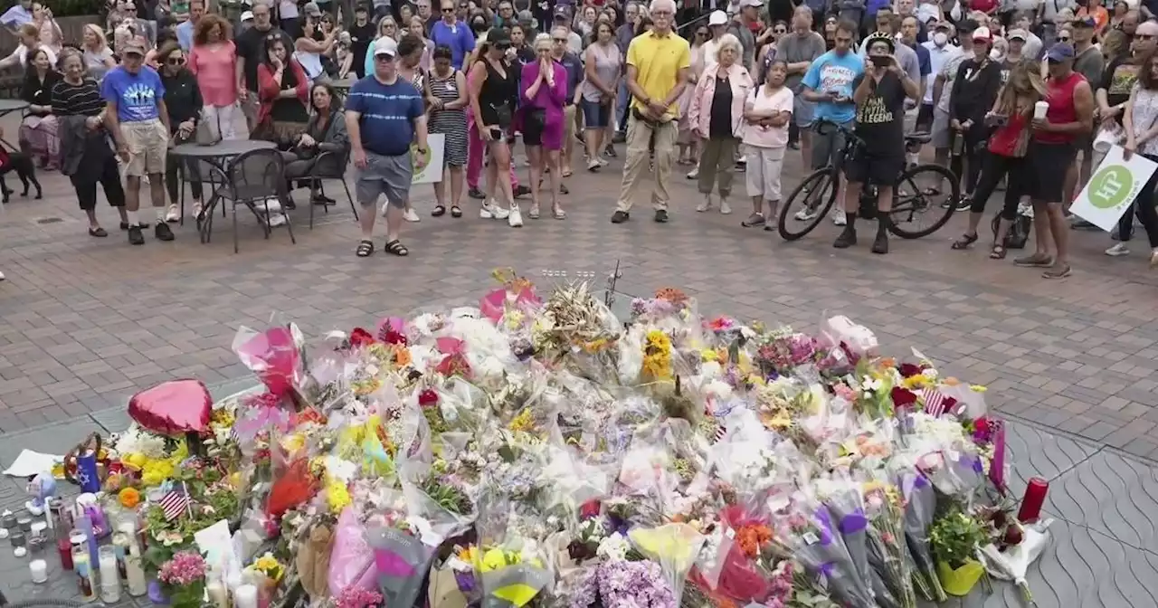 Highland Park Mayor Nancy Rotering honors victims of July 4th shooting