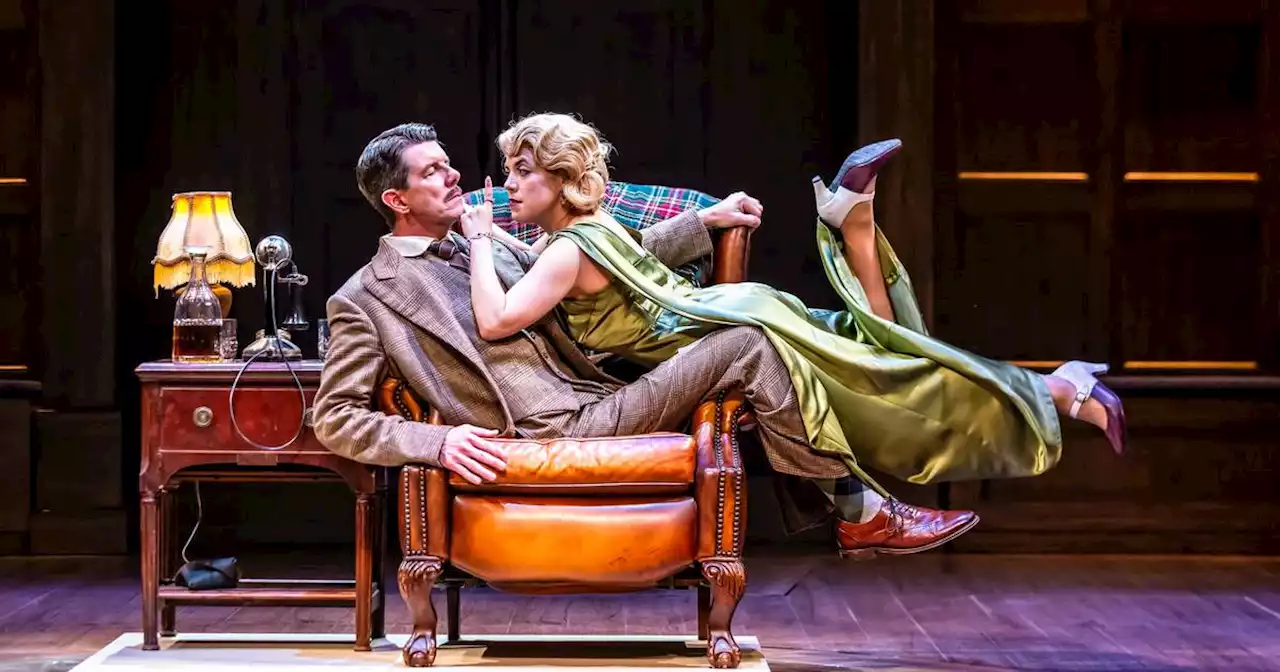 Review: “The 39 Steps” at Drury Lane Theatre a familiar farce