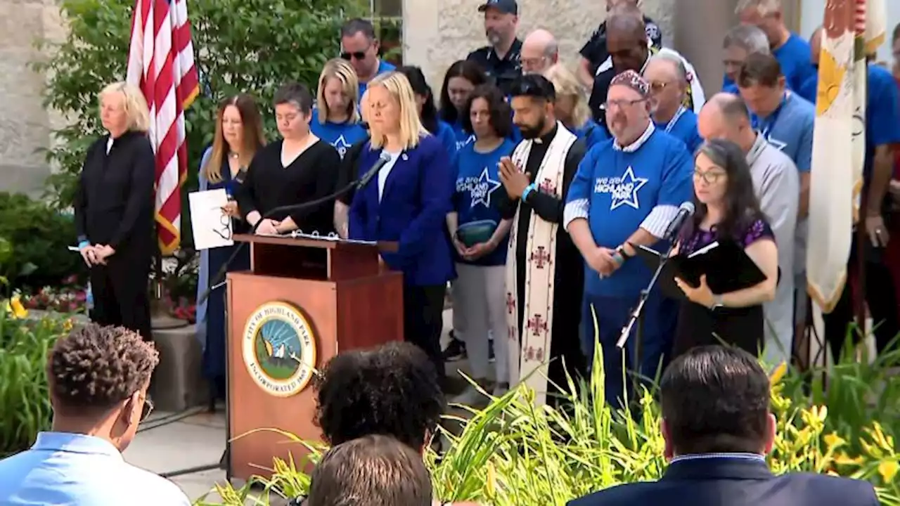 Highland Park marks year since July 4th parade shootings with moment of silence | CNN