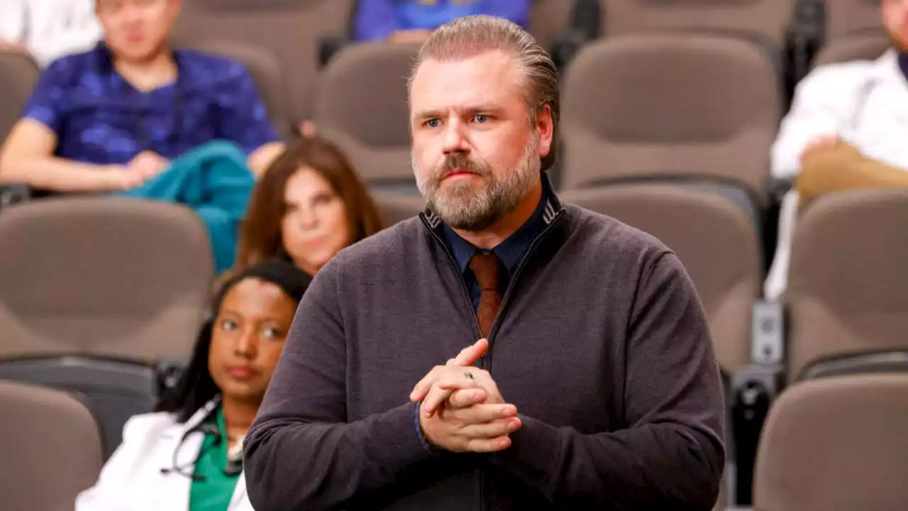 La star di New Amsterdam Tyler Labine in ospedale per un coagulo 'potenzialmente fatale'