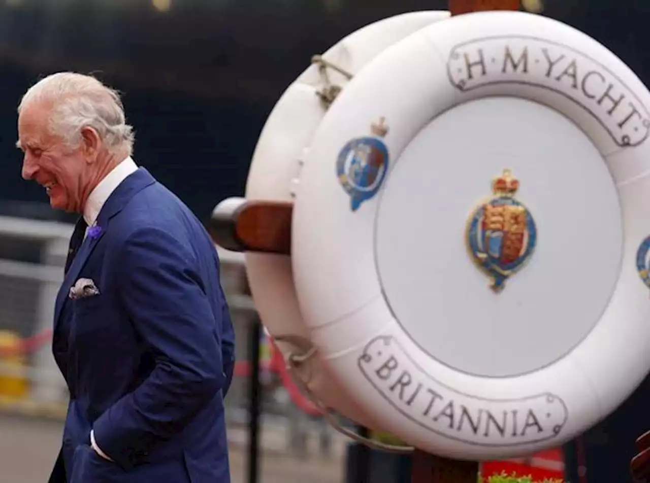 Re Carlo torna sul Royal Yacht Britannia (come ieri la regina Elisabetta tanti anni fa)