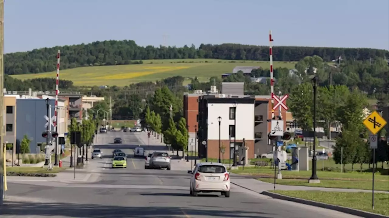 Lac-Mégantic mayor, residents fear 'monster trains' will bring another rail disaster