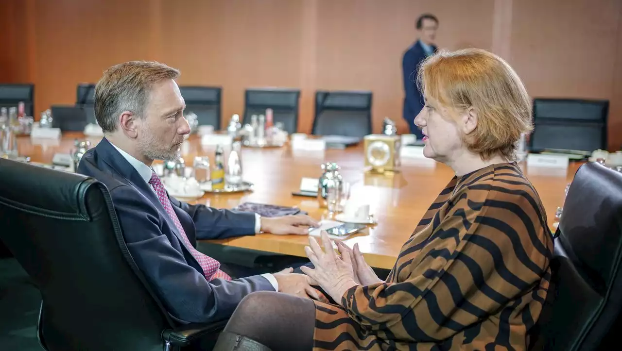 Christian Lindner und Lisa Paus streiten über Einschnitte beim Elterngeld