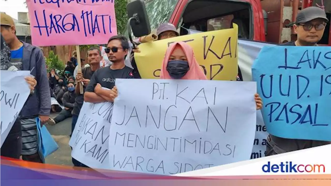 Ratusan Penghuni Rumah Dinas KAI Daop 8 Surabaya Demo Tuntut Hak Tinggal