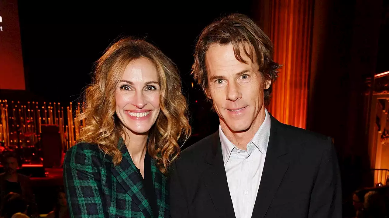 Julia Roberts Posts Rare PDA Pic With Danny Moder on Their Anniversary