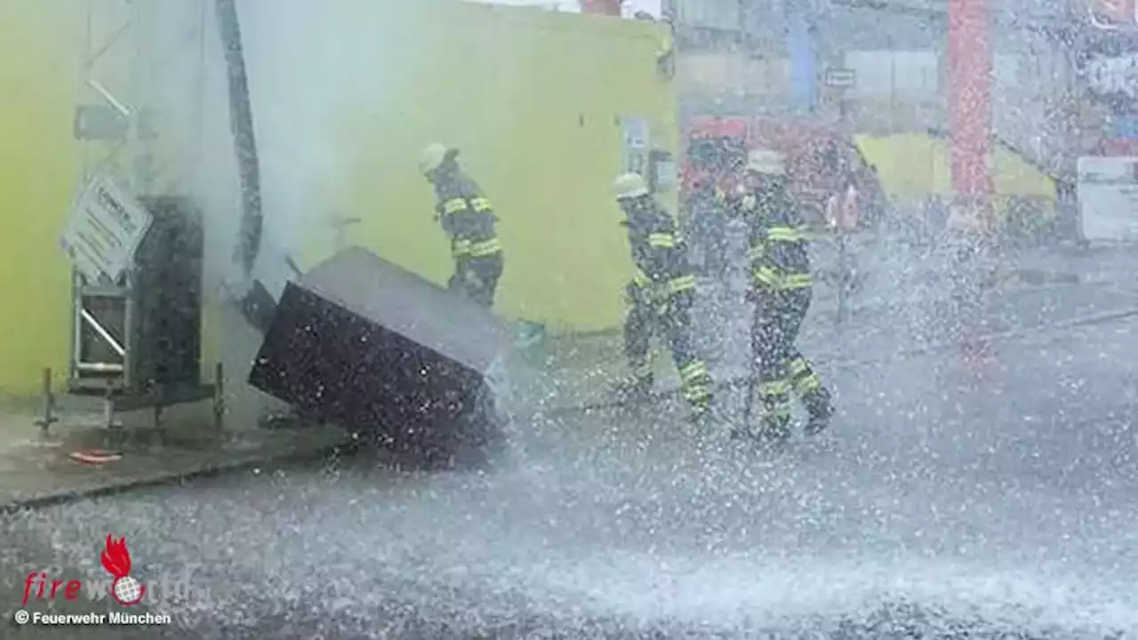 Bayern: Hydrant gerammt → Springbrunnen auf Baustelle in München