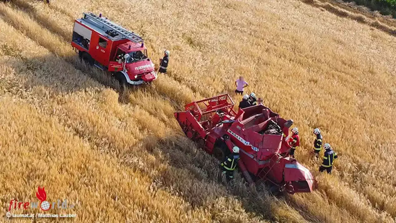 Oö: Mähdrescher bei St. Marienkirchen an der Polsenz über abschüssiges Feld in einen Wald gedonnert