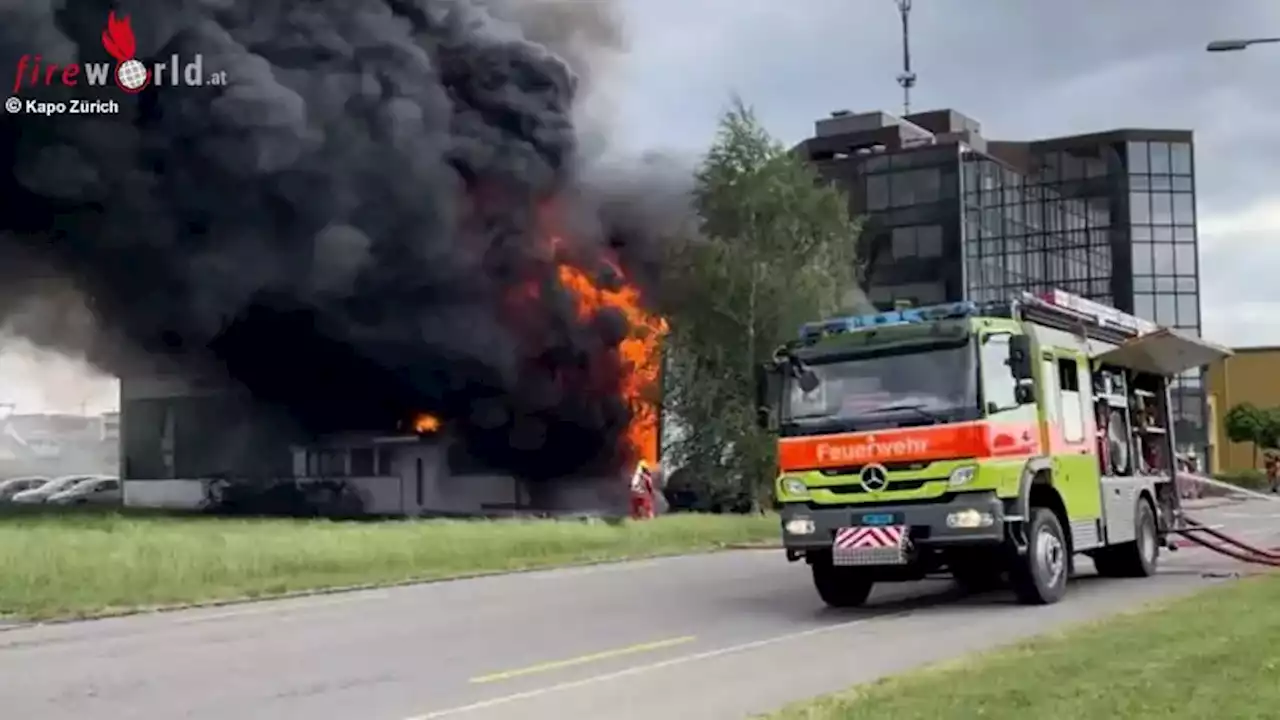 Schweiz: Hoher Schaden bei Feuer in Garagenbetrieb in Wetzikon