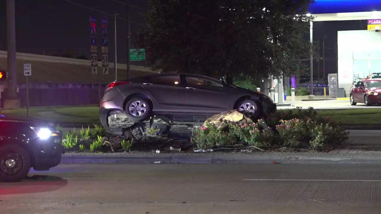 Houston high-speed chase ends in crash