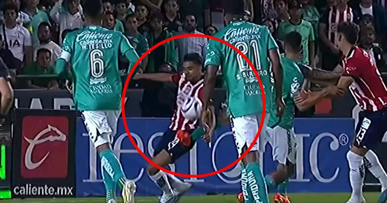 (VIDEO) ¿Mano? Chivas le ganaba a León con polémico gol del Pollo Briseño pero la Fiera empató