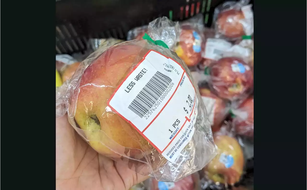 'Irony' of wrapping a single apple in plastic and labelling it ‘less waste’ — Netizen - Singapore News